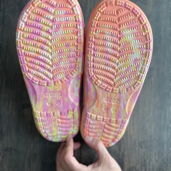NWOT Crocs Unisex Marbled Slides in Pink and Orange - Picture 7 of 7